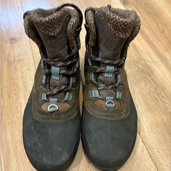 Merrell Brown and Black hiking waterproof Boots with Fuzzy Lining - Picture 1 of 14